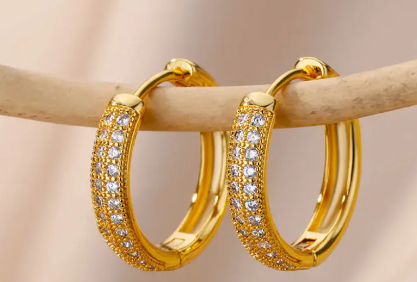 Zircon Circle Hoop Earrings 18K, detail view