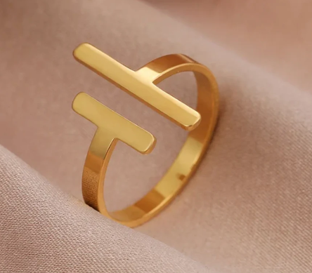 G Elegance Minimalist Ring in gold tone