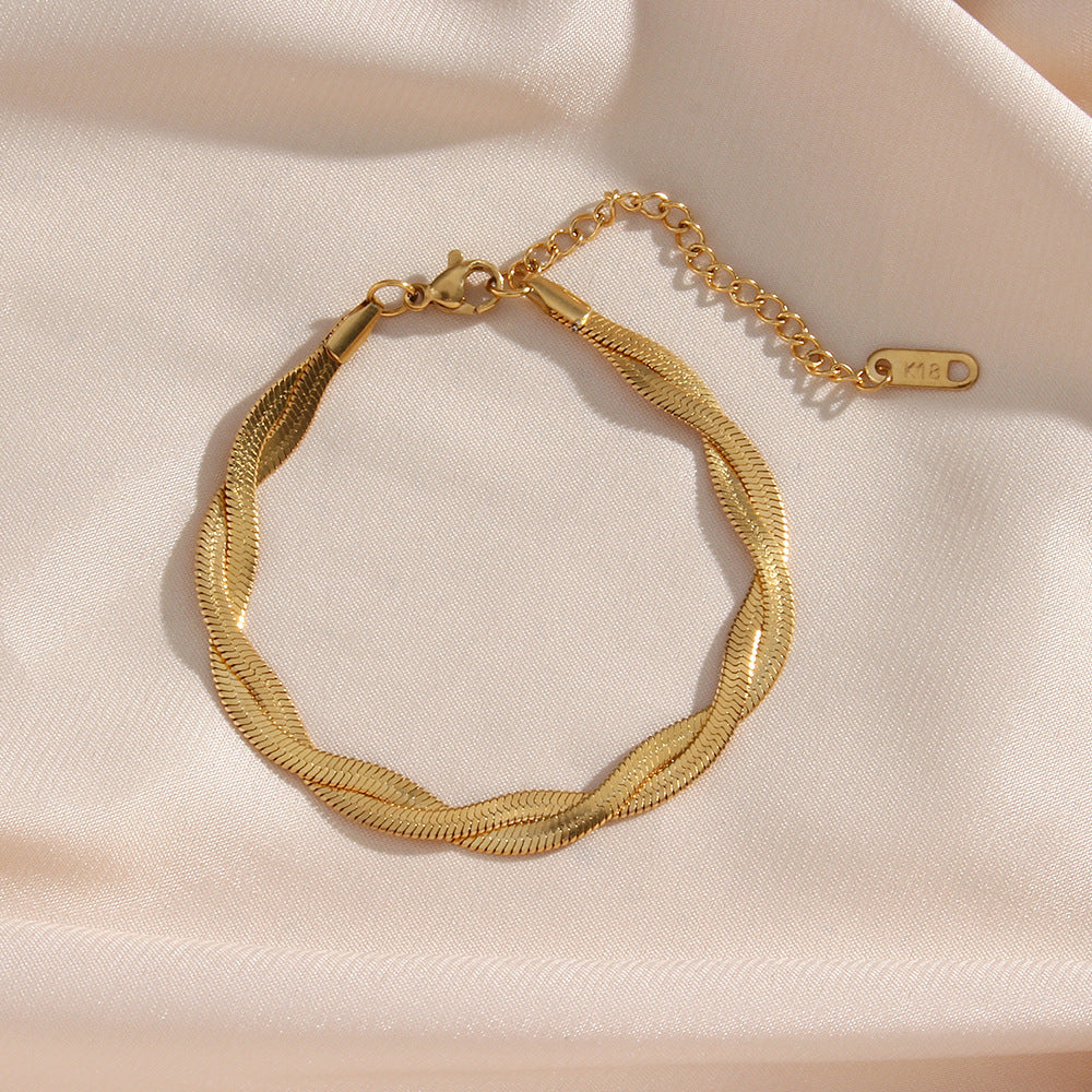 Double Blade Chain, styled shot