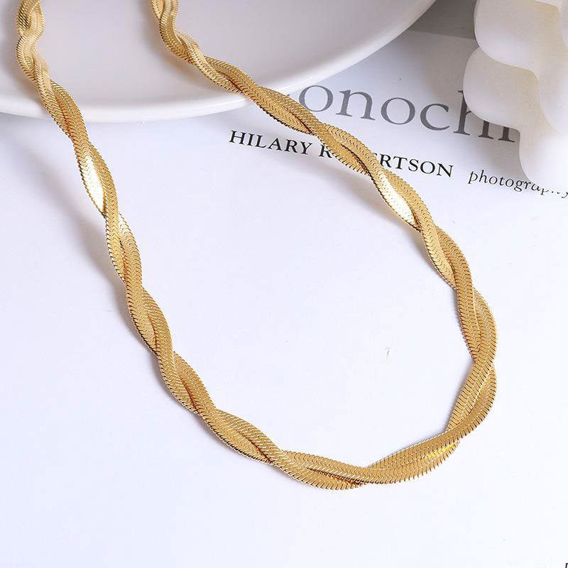Double Blade Chain, clasp detail