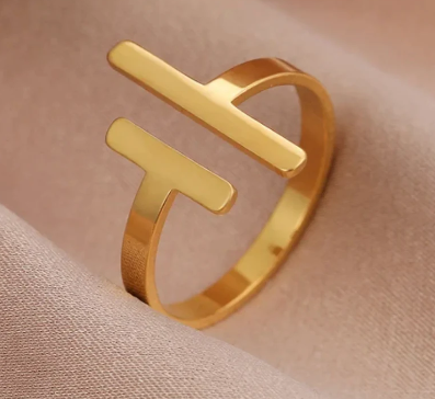 G Elegance Minimalist Ring in silver tone